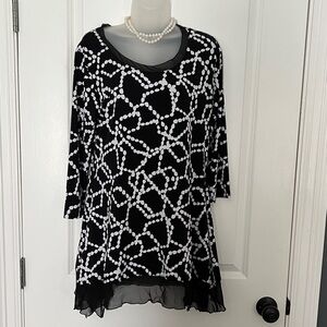 Ladies M - Cato Monochrome Geometric Top